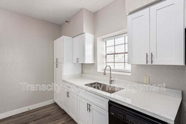 Building Photo - 8020 E Thomas Rd