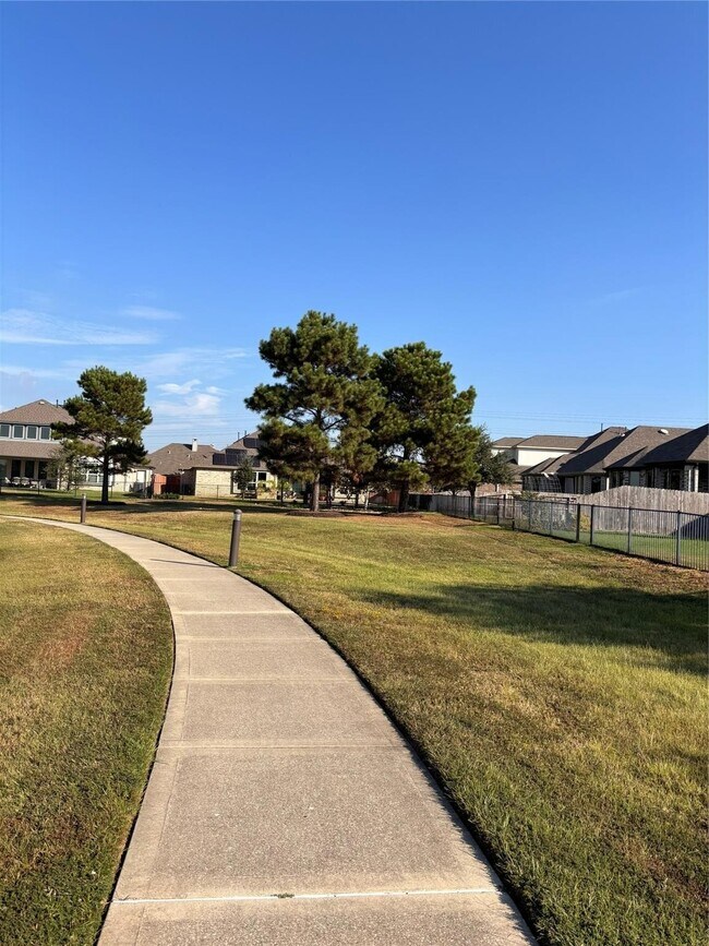 Building Photo - 7414 Evelyn Grv Dr