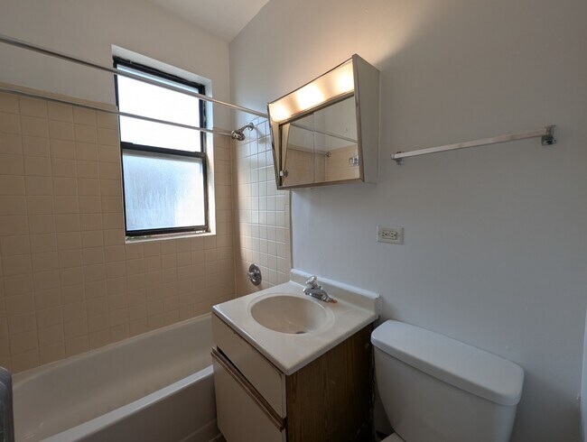 Building Photo - 1532 N Kedzie Ave