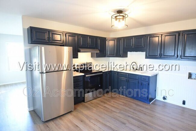 Building Photo - 3310 Iroquois Ln
