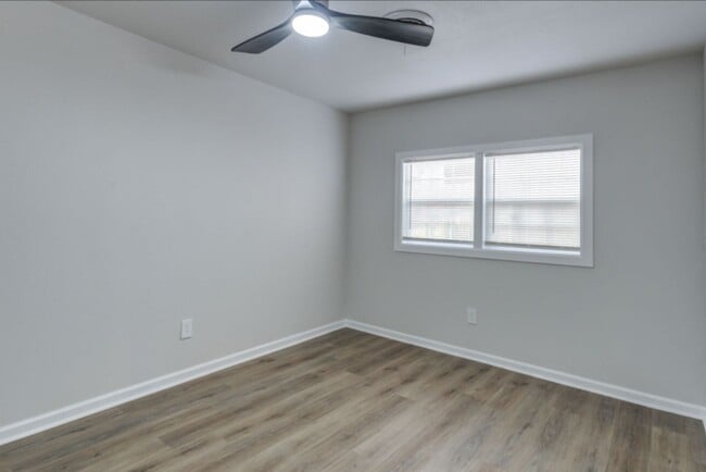 Building Photo - Newly remodeled 3 bad 2 bath near South Lo...