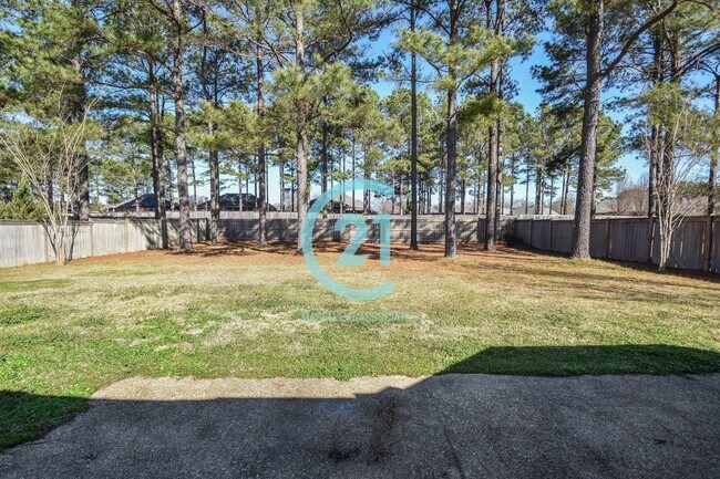 Building Photo - 3 Bed/2 Bath Home in Ashbrooke