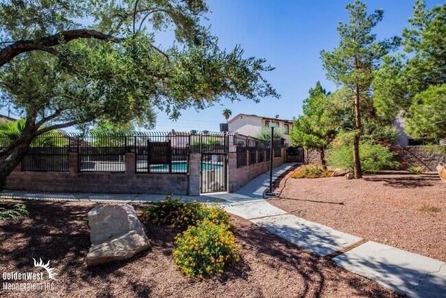 Building Photo - Modern 2Bdm 1.5Ba Townhome in Central Las ...