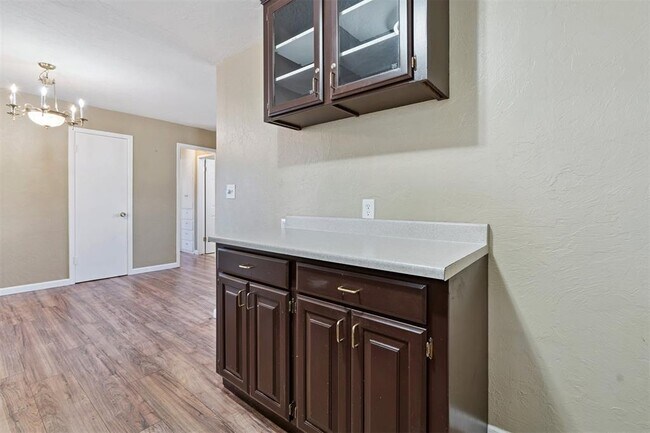 Building Photo - 317 E Key Blvd