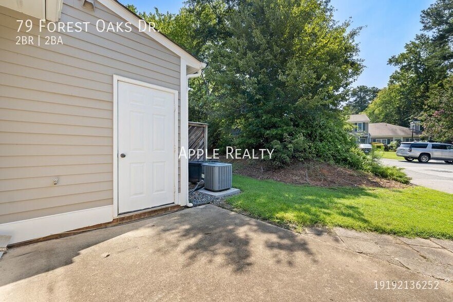 Building Photo - 79 Forest Oaks Dr