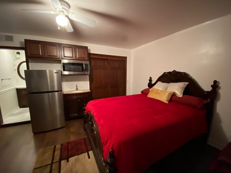 Building Photo - 214 Sheridan Ave