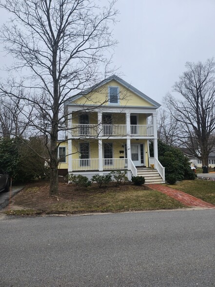 Building Photo - 27 Walnut St