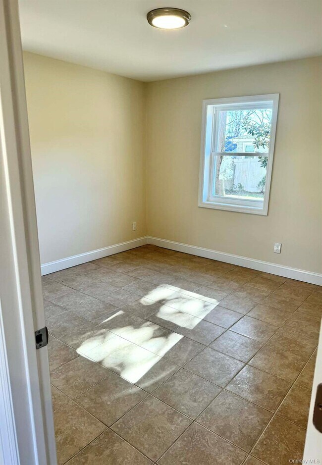 Building Photo - 31 Perry Ln