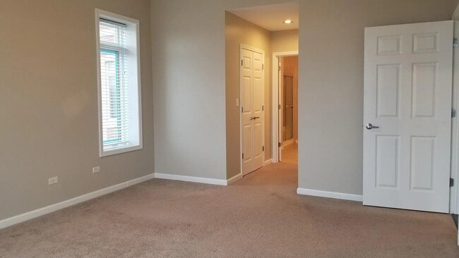 Building Photo - 5036 W Pensacola Ave