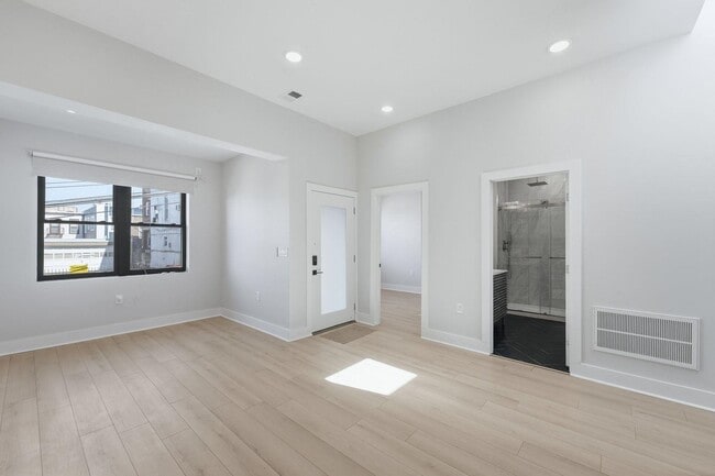 Building Photo - 1205 Hillside Pl