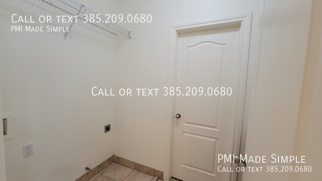 Building Photo - 3042 E Somerset Dr