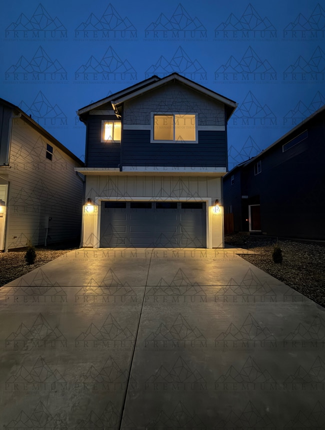 Building Photo - 1st MONTH FREE - 3 BED 2.5 BATH NEW BUILD!