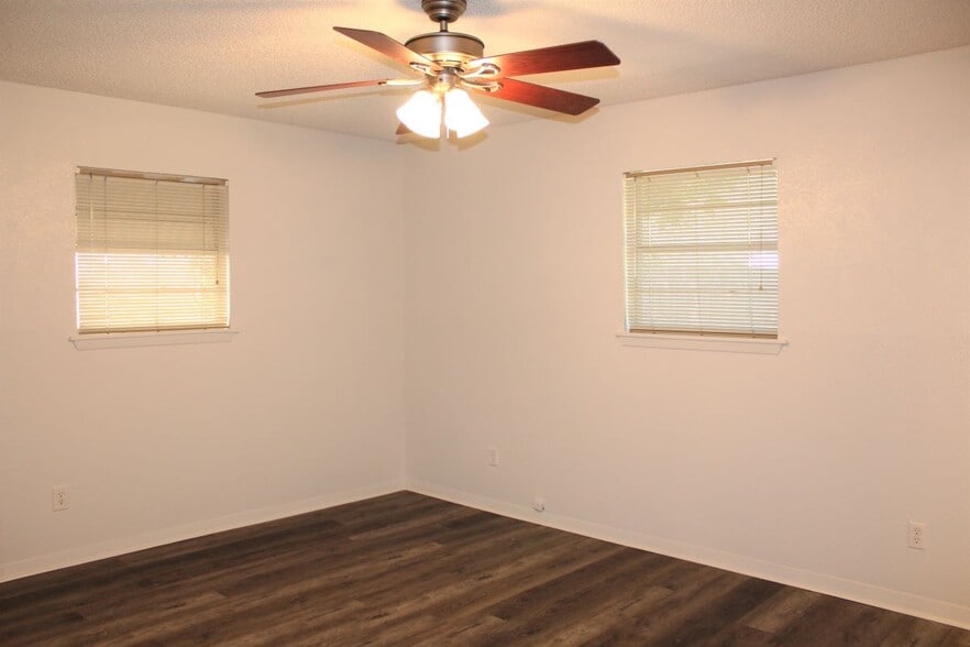 Master Bedroom - 1413 Center Dr