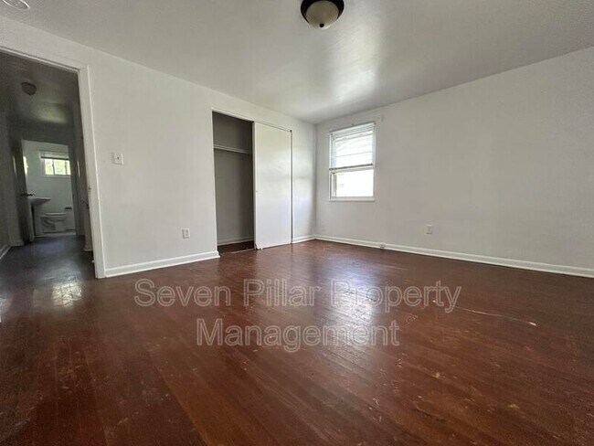Building Photo - 339 S Napoleon Ave