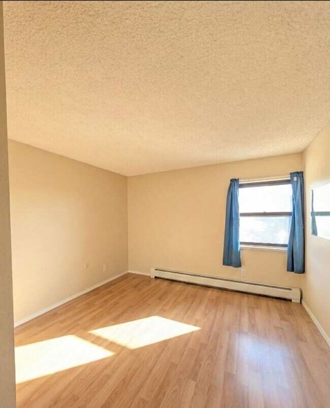 Building Photo - Golden