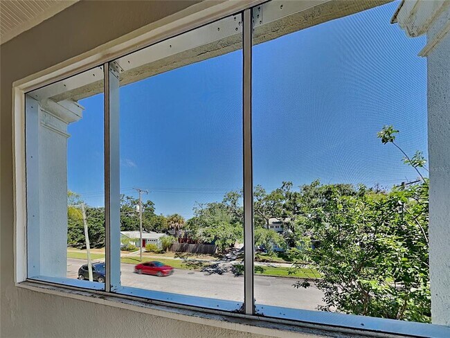 Building Photo - 1806 W Morrison Ave