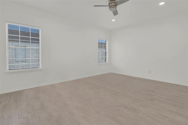 Building Photo - 4001 Tanglewilde St