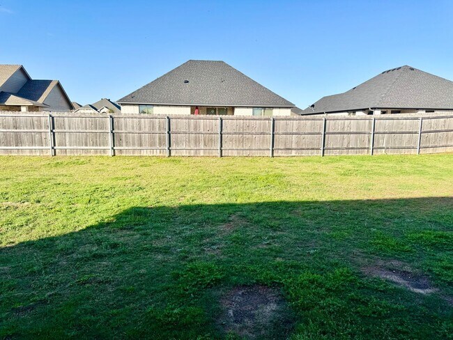Building Photo - Newer Home in Grand Places