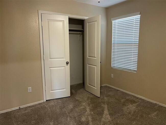 Building Photo - 104 Granville Ct