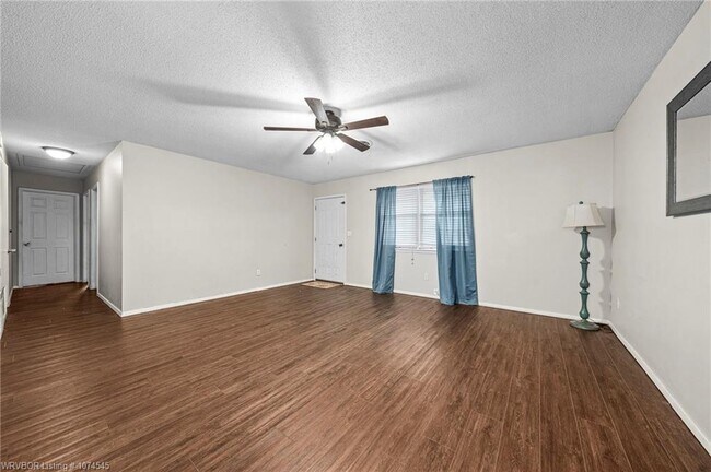 Building Photo - 502 8th St