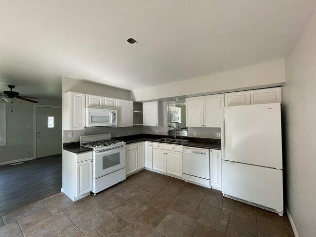 Building Photo - 2803 Willowpark Dr