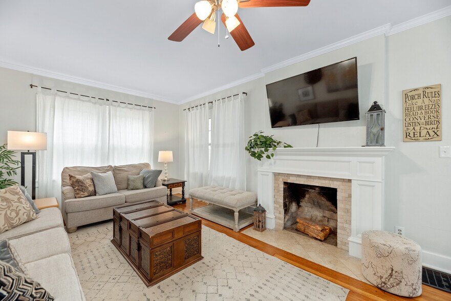 Building Photo - 425 N Bluff Ave