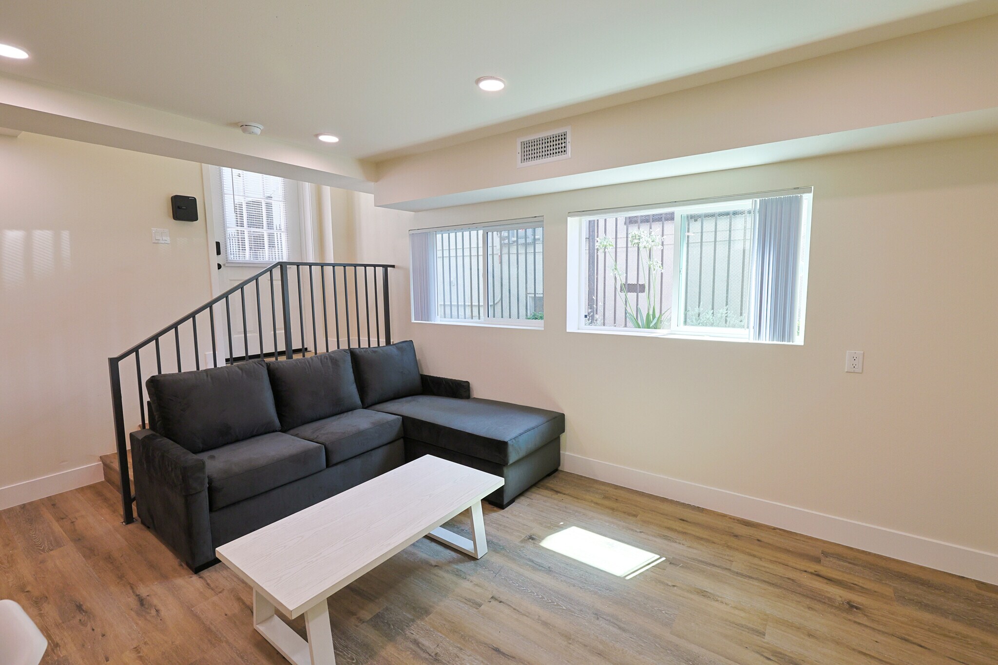 Building Photo - 1426 W 27th St