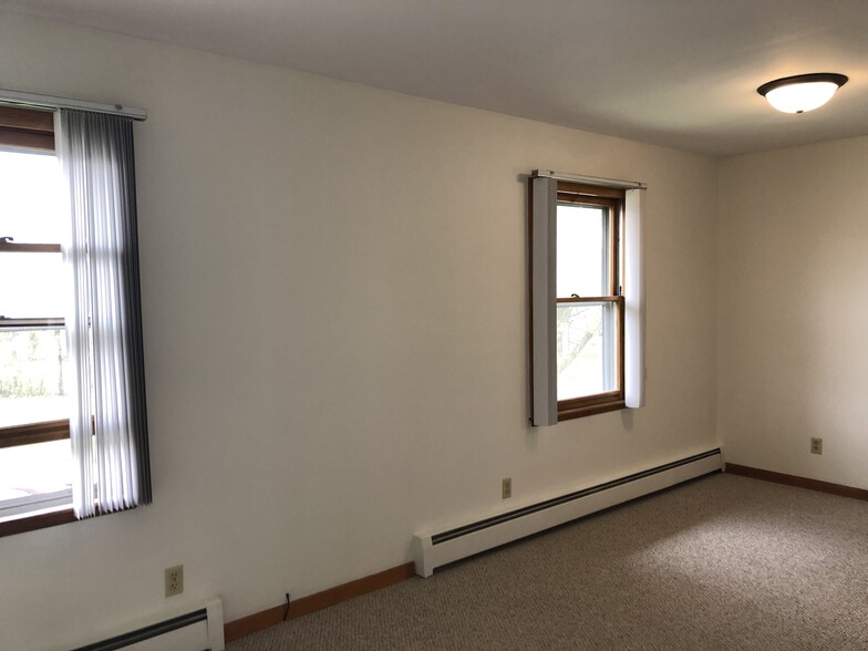 Living room to dining nook - 810 Walnut St