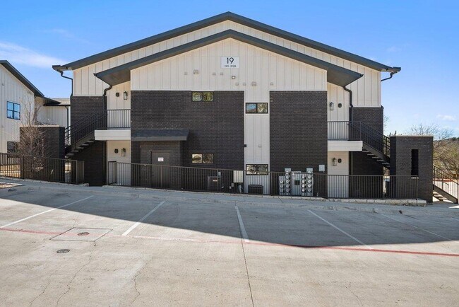 Building Photo - 2450 Wickersham Ln