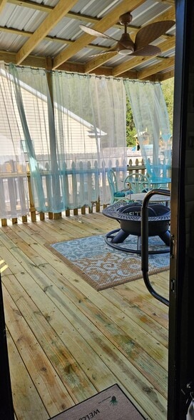 Building Photo - 206 New Iris Ln