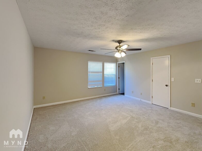 Building Photo - 5631 Regency Manor Ct