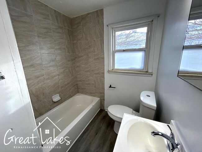 Building Photo - Charming 3 Bedroom 1 Bathroom now available for rent