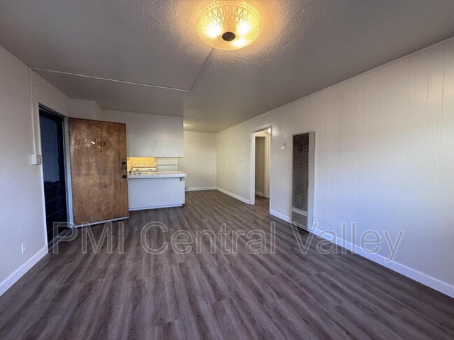 Building Photo - 117 E Grove St