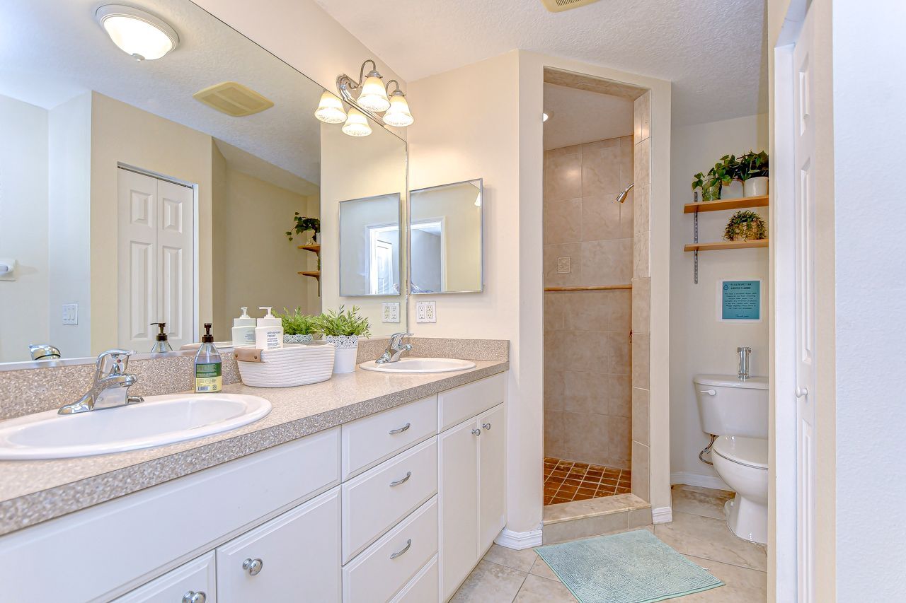 master bath ensuite - 5114 33rd St E