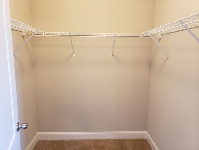 Building Photo - Beautiful brick home with many amenities!