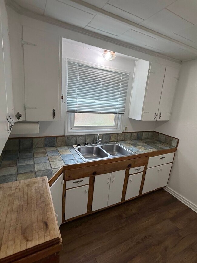 Building Photo - 2 Bedroom House in Eugene