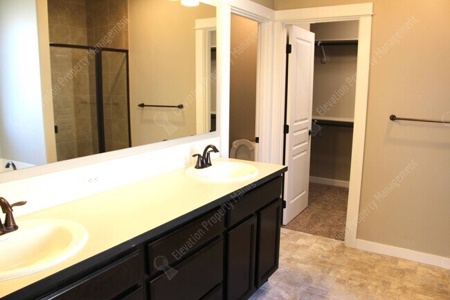 Building Photo - 3 BR home in Southeast Bend