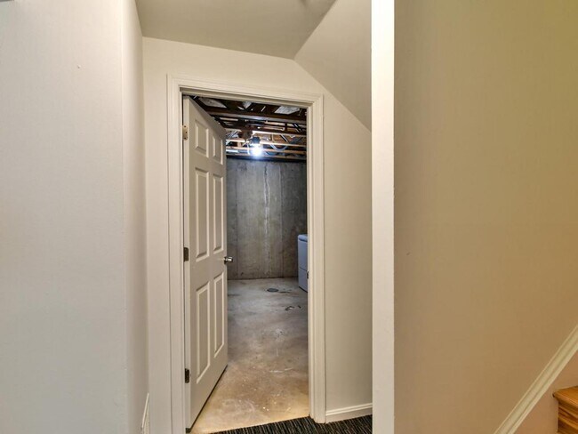 Building Photo - 1319 Belmont St NW