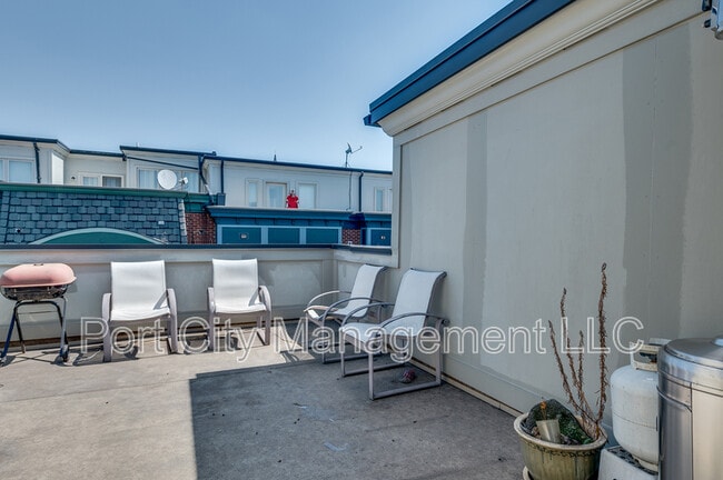 Building Photo - 9 Yogurt Ln