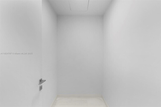 Building Photo - 300 Biscayne Blvd Way