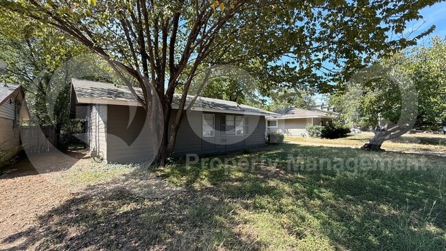 Building Photo - 910 S Mills Dr