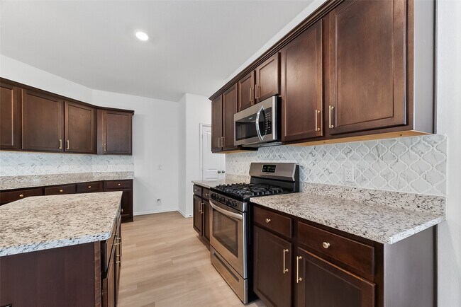 Building Photo - 19168 Pinewood Grove Trl