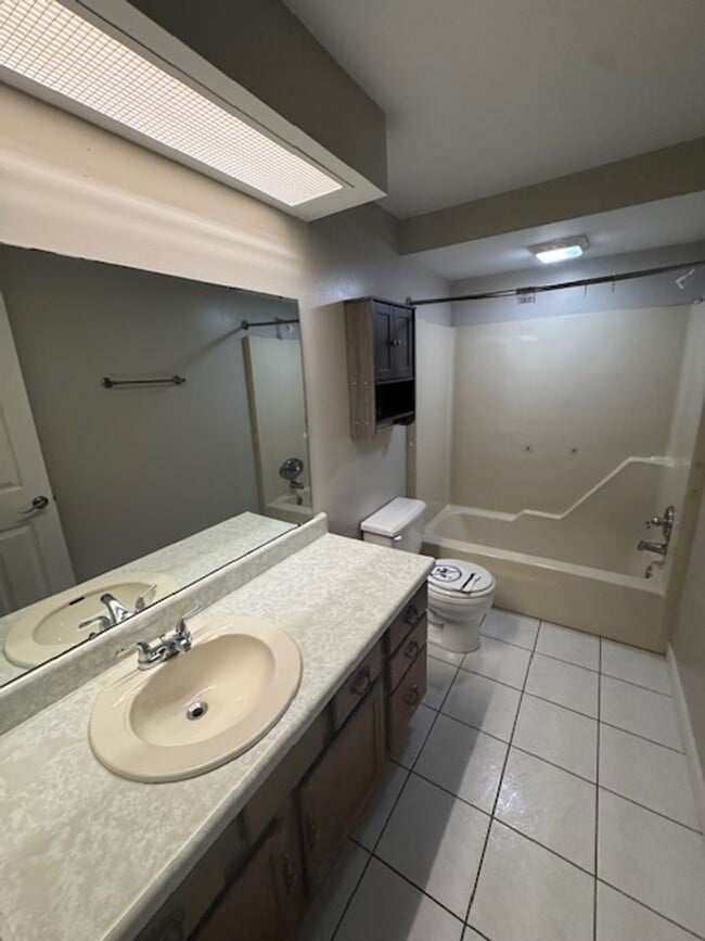 Building Photo - 3511 Shoaff Park River Dr