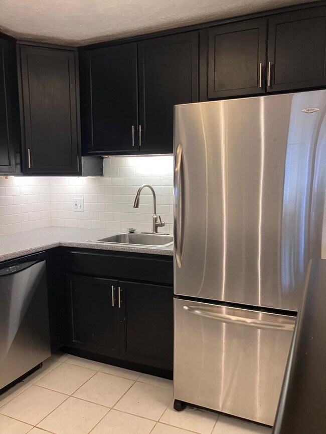 Building Photo - Fabulous 2 Bedroom 2 Bathroom Condo in Boulder!