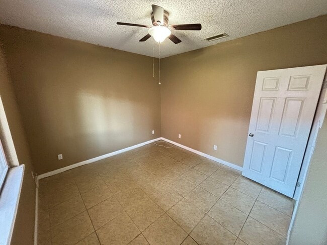 Building Photo - Stunning 3Bed/2Bath/2Car 1st Floor Condo with Private Yard, and Luxurious Amenities!