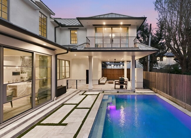 Building Photo - 2615 Yupon St