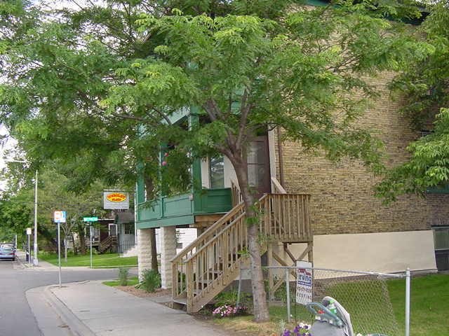 Building Photo - 1530 Como Ave SE