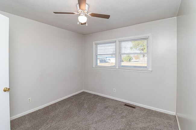 Building Photo - Adorable Brick Ranch 3 BR | 1.5 BA in Goldsboro