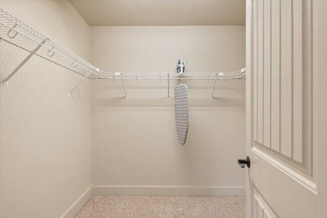 Building Photo - Charming, Furnished 3 bedroom Home w/ Garage