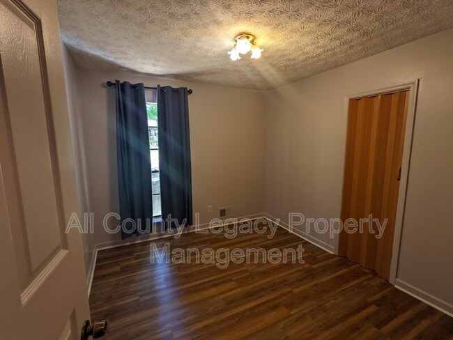 Building Photo - 4566 Town Crier Rd SW